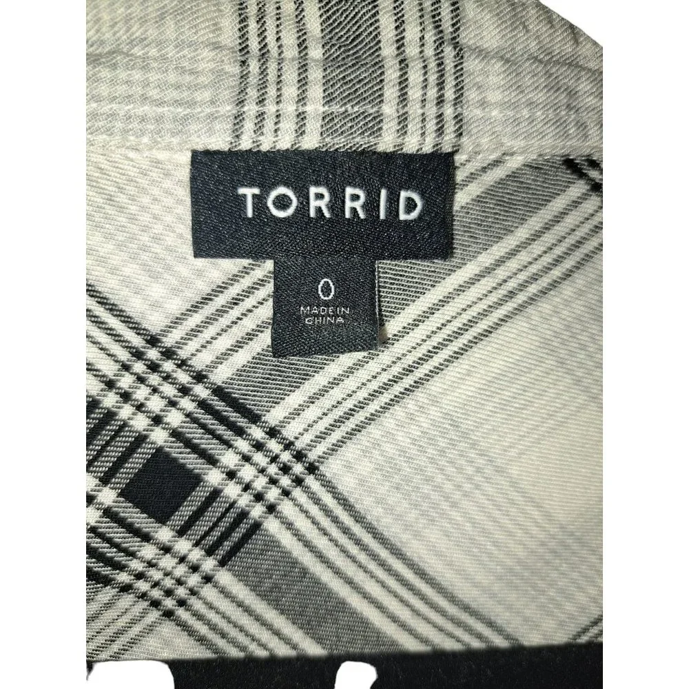 Torrid 0 Women's Black/White Plaid Button Down Shirt Casual Size Large - Picture 3 of 7